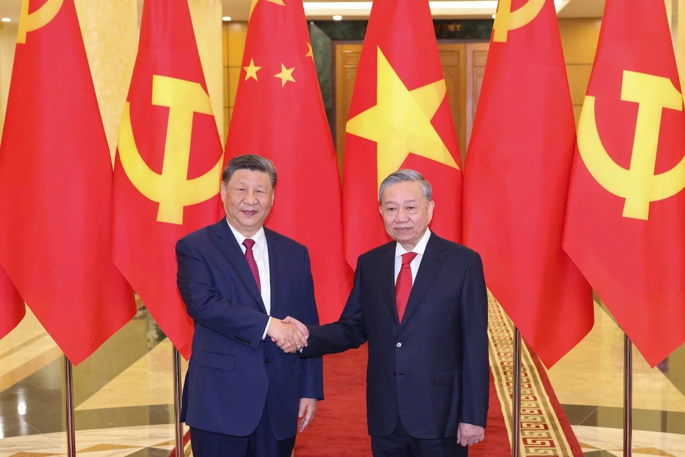 Tổng Bí thư Tô Lâm và Tổng Bí thư, Chủ tịch Trung Quốc Tập Cận Bình chụp ảnh chung trước hội đàm. Ảnh: Giang Huy